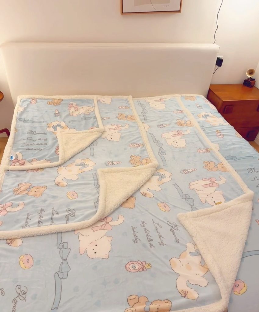 How Big is a Throw Blanket?7 throw blanket wholesale -hoodie blanket factory
